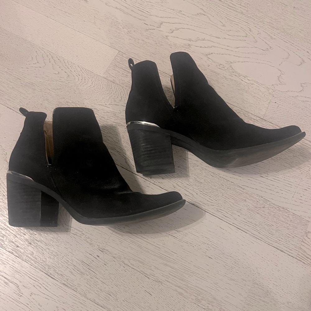 Like new suede boots with Stylish Side Slits and Heel